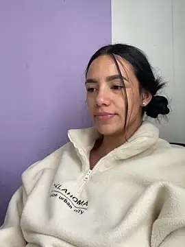 hannahb-e online show from April 16, 8:08 pm