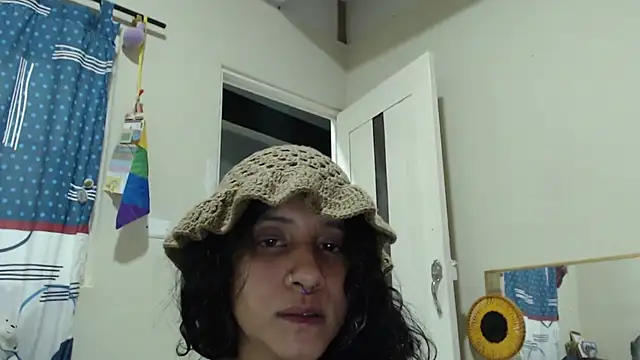 AlinaWoolf  online show from June 2, 2:56 am