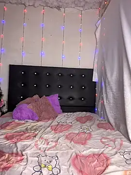 CharlotteMillers online show from April 23, 3:03 am