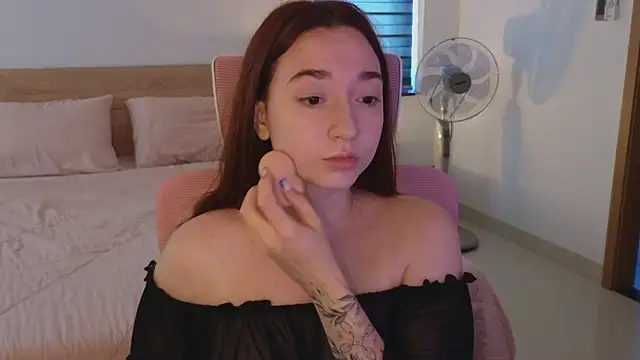 YasmineWest online show from March 26, 6:59 am