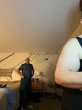 fatfabulous1981 online show from October 20, 2:47 am