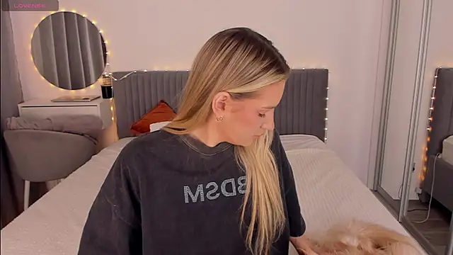 CassieRayss online show from April 11, 12:31 pm