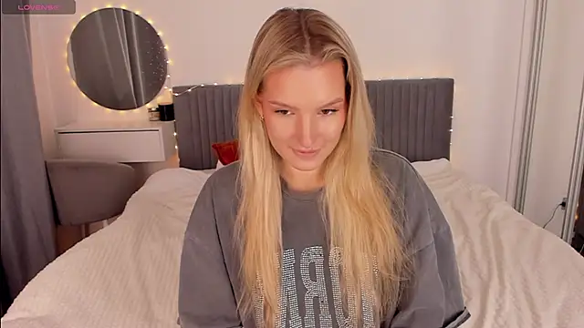 CassieRayss online show from March 16, 8:07 am