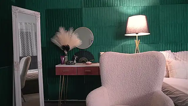 HaileyMoonn online show from April 2, 3:15 am