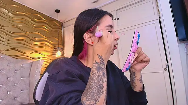 Andreita Jones online show from March 25, 11:35 am