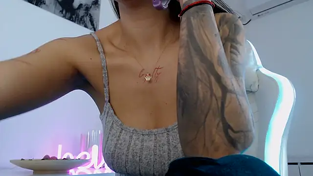 Wet Aarya  online show from October 21, 2:21 pm