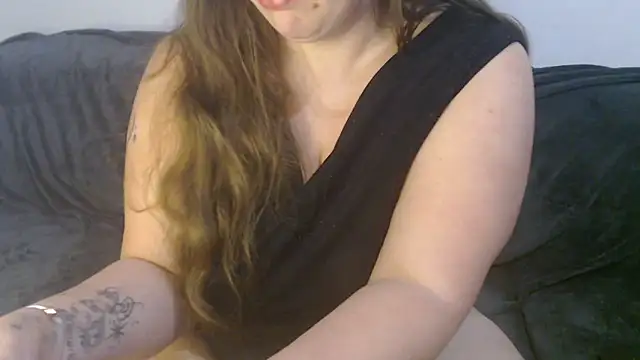 FrancaiseLynne online show from April 14, 8:09 pm