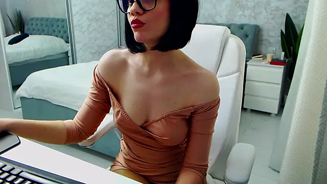 Ellysse  online show from February 10, 11:46 am