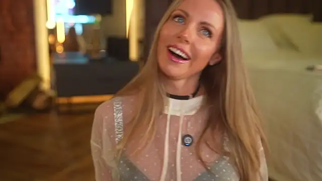 eva fashionista online show from December 5, 7:59 pm