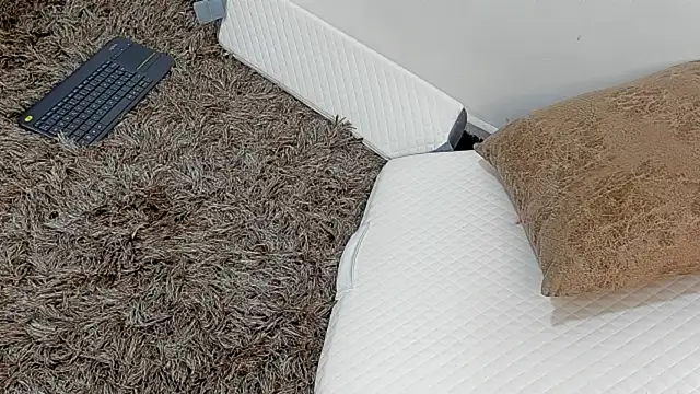 kayleeScott online show from September 18, 5:44 pm