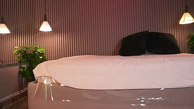 EriKlein online show from April 8, 7:27 pm