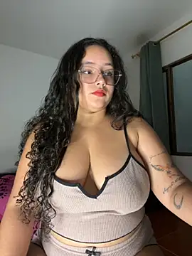 CurlyGirl 1 online show from November 8, 10:04 pm