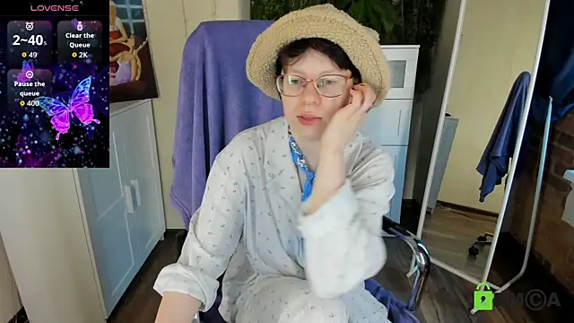 Melissa Wells online show from October 8, 7:13 am