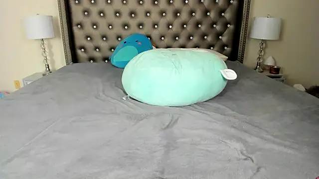 NadiaLyla online show from October 5, 2:05 am