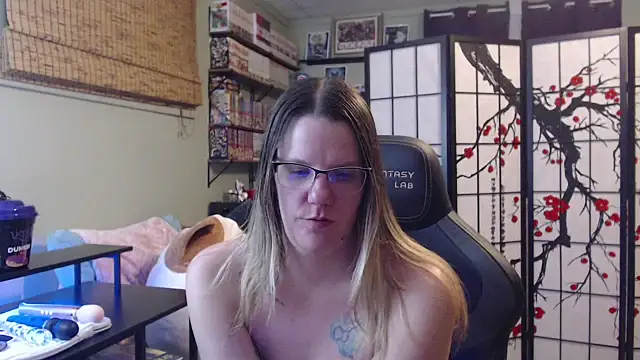 Sarahtineke online show from February 13, 4:14 am