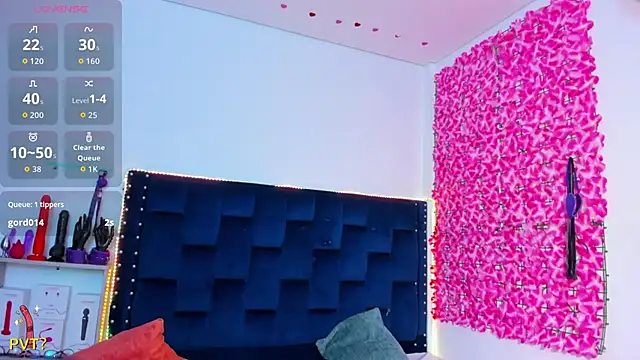 SaraApril 1 online show from October 2, 10:26 pm