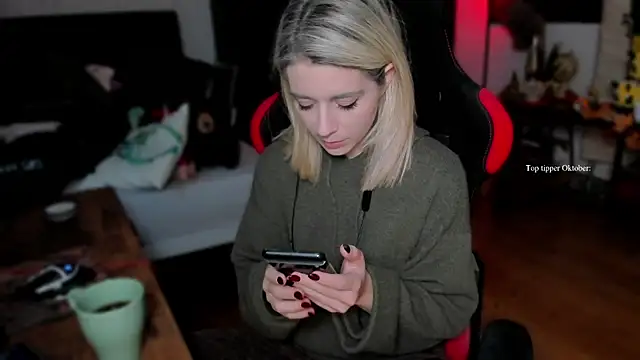 Lisaonthemoon online show from October 4, 2:11 pm