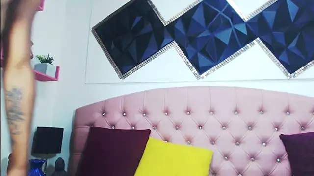 andrea safeira doll online show from December 3, 9:06 pm