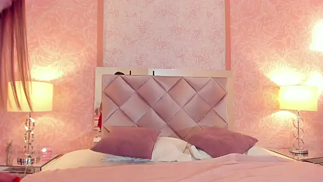 Lezy  online show from November 21, 8:00 pm