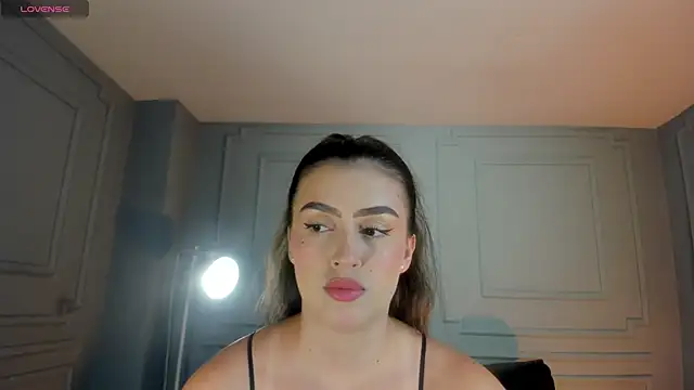 PaulinaSantos  online show from February 19, 7:46 pm