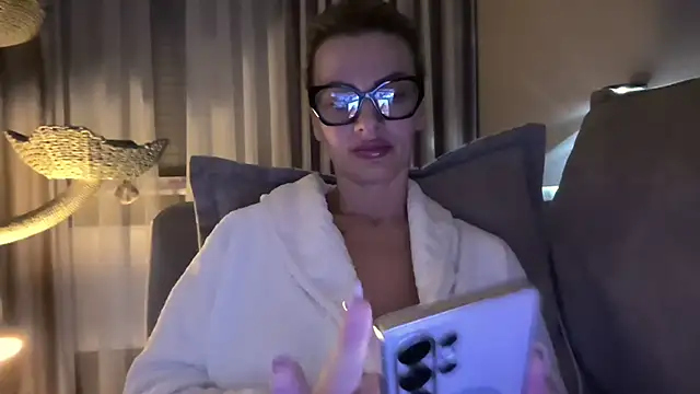 SweetMonicaUK online show from November 20, 10:00 pm