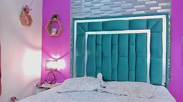 LORENSCOLLINS online show from January 17, 9:00 pm