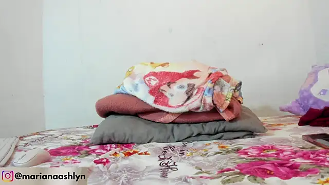 Melaniegirl17 online show from September 30, 7:19 pm