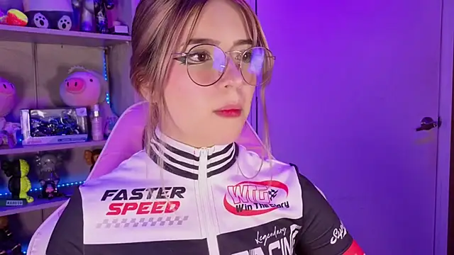 EmilyMiller  online show from March 18, 4:23 pm