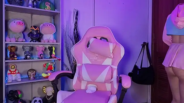 EmilyMiller  online show from September 13, 7:33 pm