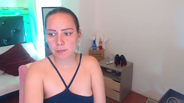 camila delarosa online show from September 16, 7:11 pm