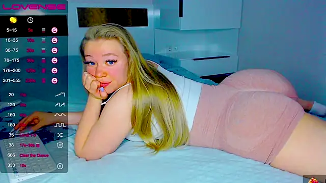 kitti kaattt online show from December 5, 3:17 am