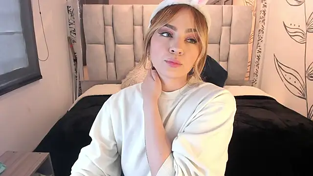 KataHot  online show from September 18, 8:18 pm