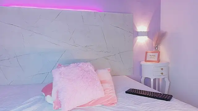 AbrilBrent online show from September 20, 8:18 pm