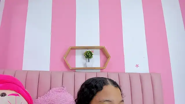 ISABELLA 020 online show from March 9, 12:30 pm