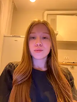 Eva Weyne online show from December 2, 9:50 pm