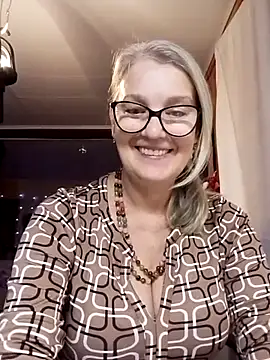 irinamaux online show from November 8, 6:40 am