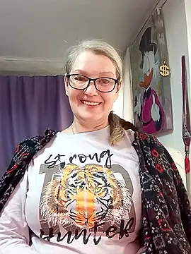 irinamaux online show from February 18, 7:29 am