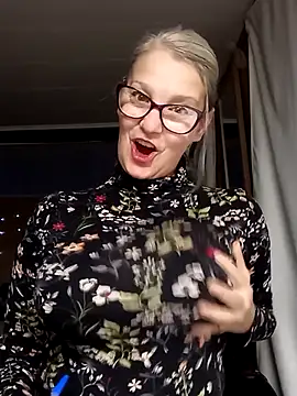 irinamaux online show from September 27, 4:52 am