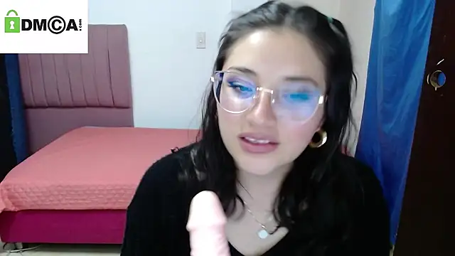 phoenixxxx777 online show from April 1, 8:17 pm