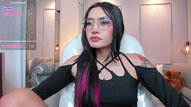 AzuraKindong online show from October 9, 8:02 pm