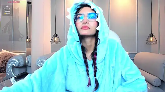 AzuraKindong online show from January 9, 7:51 pm