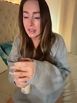 ChristinaSiemone online show from February 6, 9:07 pm