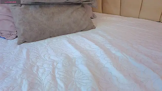 sophiia grey 1 online show from October 3, 11:32 pm