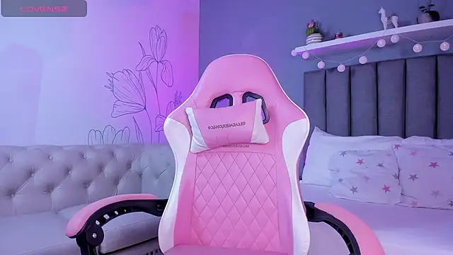 atenea jones online show from December 15, 7:30 pm