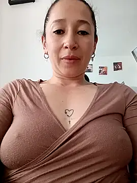 emilypoppy3 online show from April 18, 8:09 pm