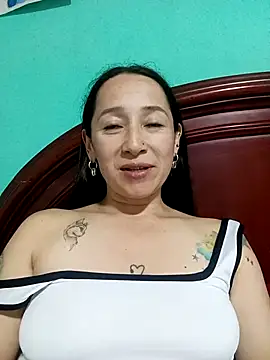 emilypoppy3 online show from October 16, 2:25 am