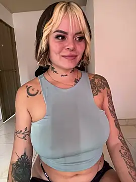 Chloe  and  Ivana  xxx online show from April 12, 7:38 pm