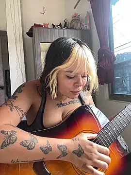 Chloe  and  Ivana  xxx online show from April 8, 8:55 pm