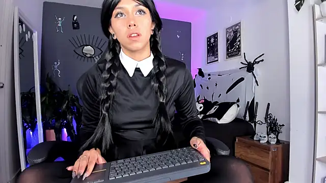 Raven Witch  online show from October 19, 10:34 pm