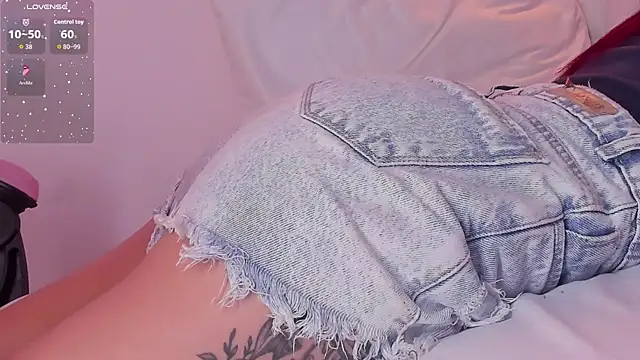 violeth hill online show from September 30, 9:30 pm